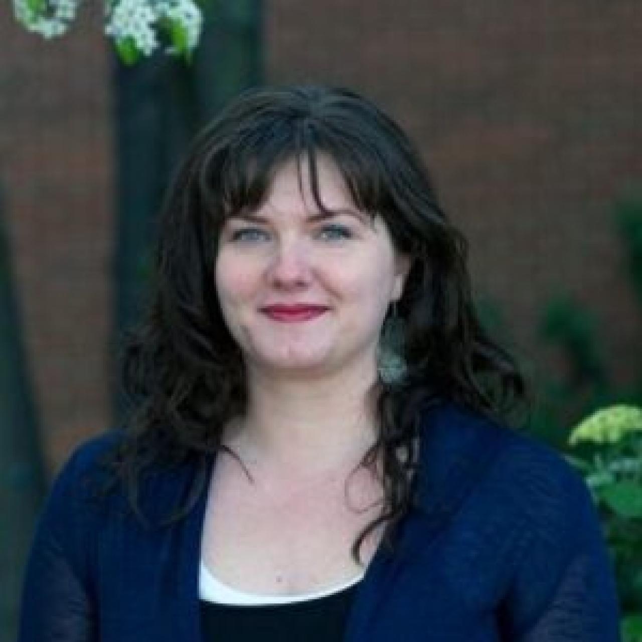 headshot of amanda repress