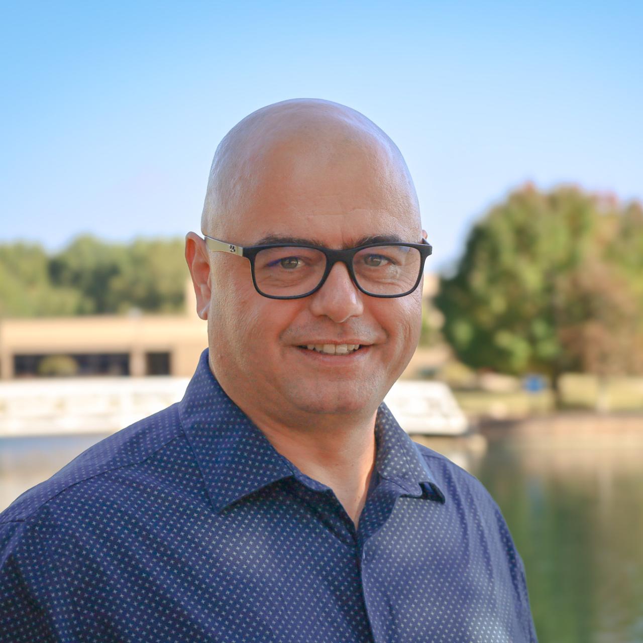 headshot of ruben petreaca