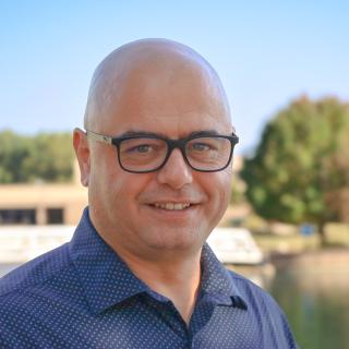 headshot of ruben petreaca