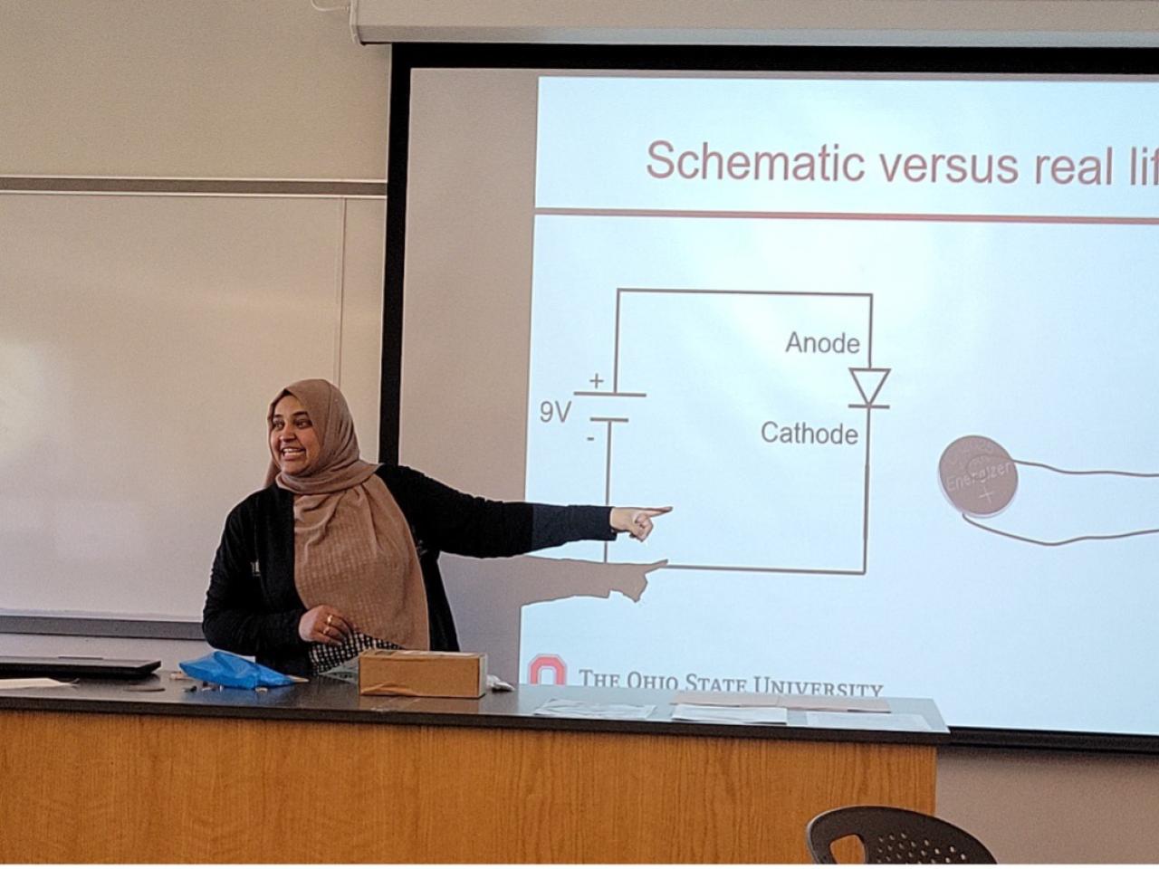 qudsia working with students on flashlights