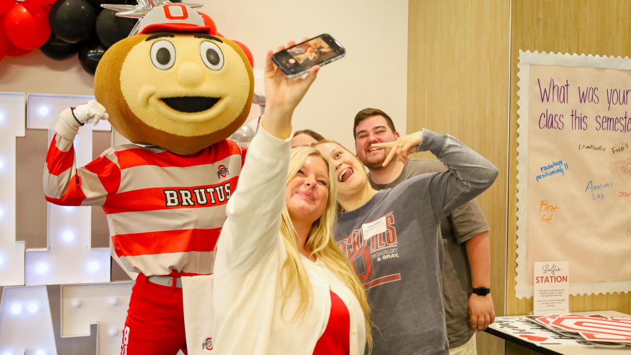 brutus mascot with students doing selfie